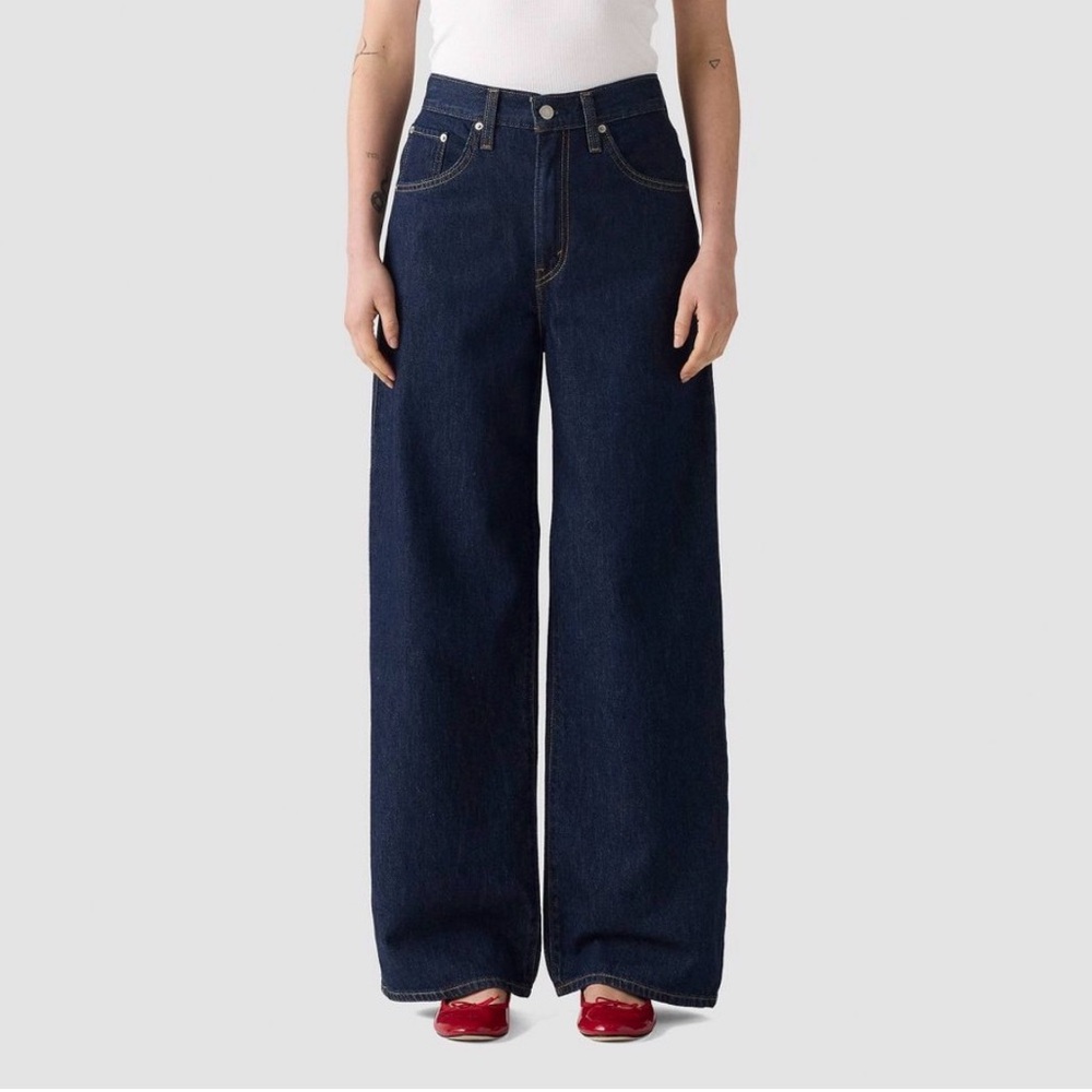 Levi’s cinch baggy jeans size 26 capturing moments